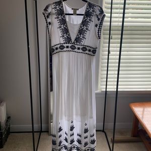 Cute Options white rayon dress with beautiful blue accent stitching size Small